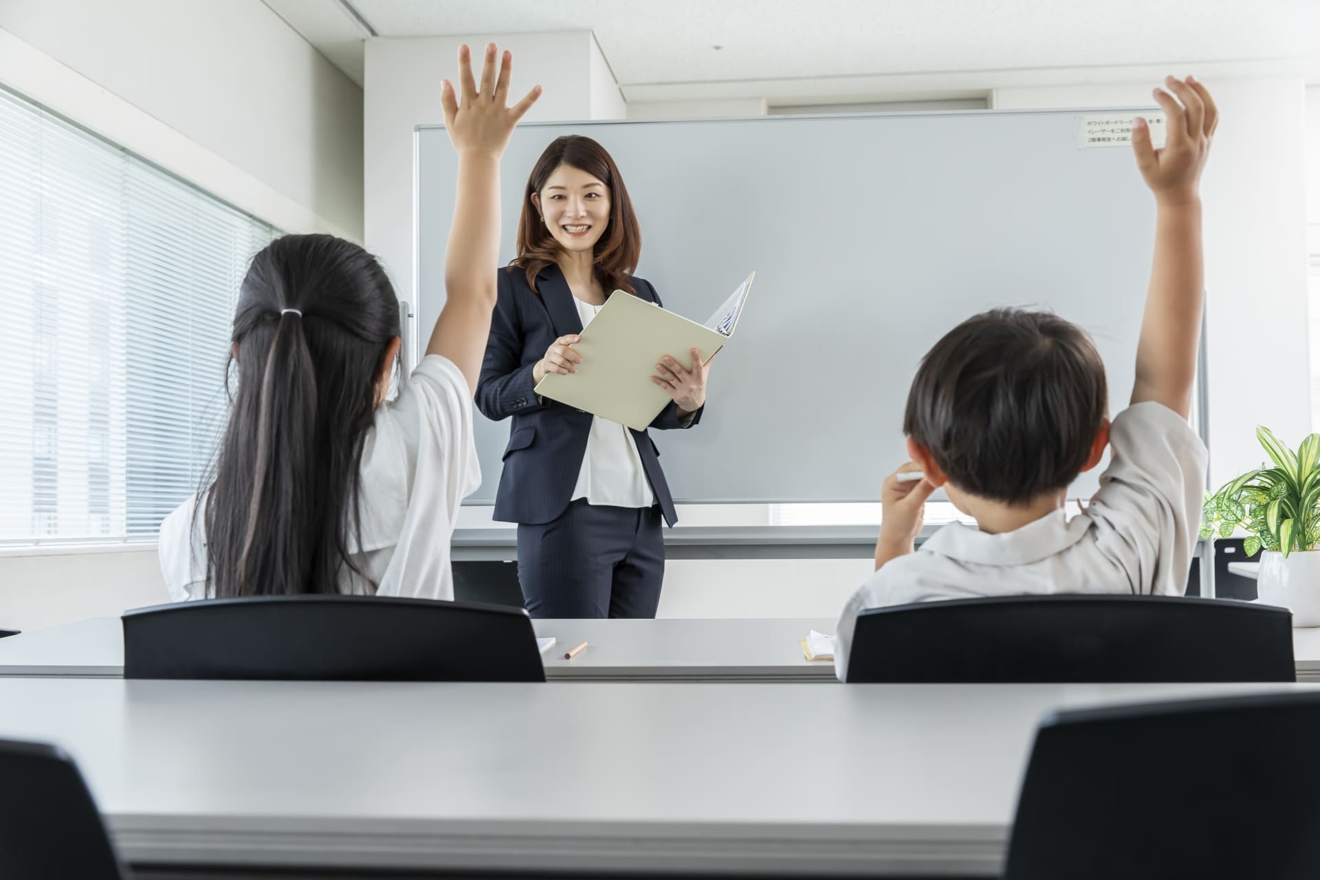 小学校教諭になるための免許状とは？一種と二種の道